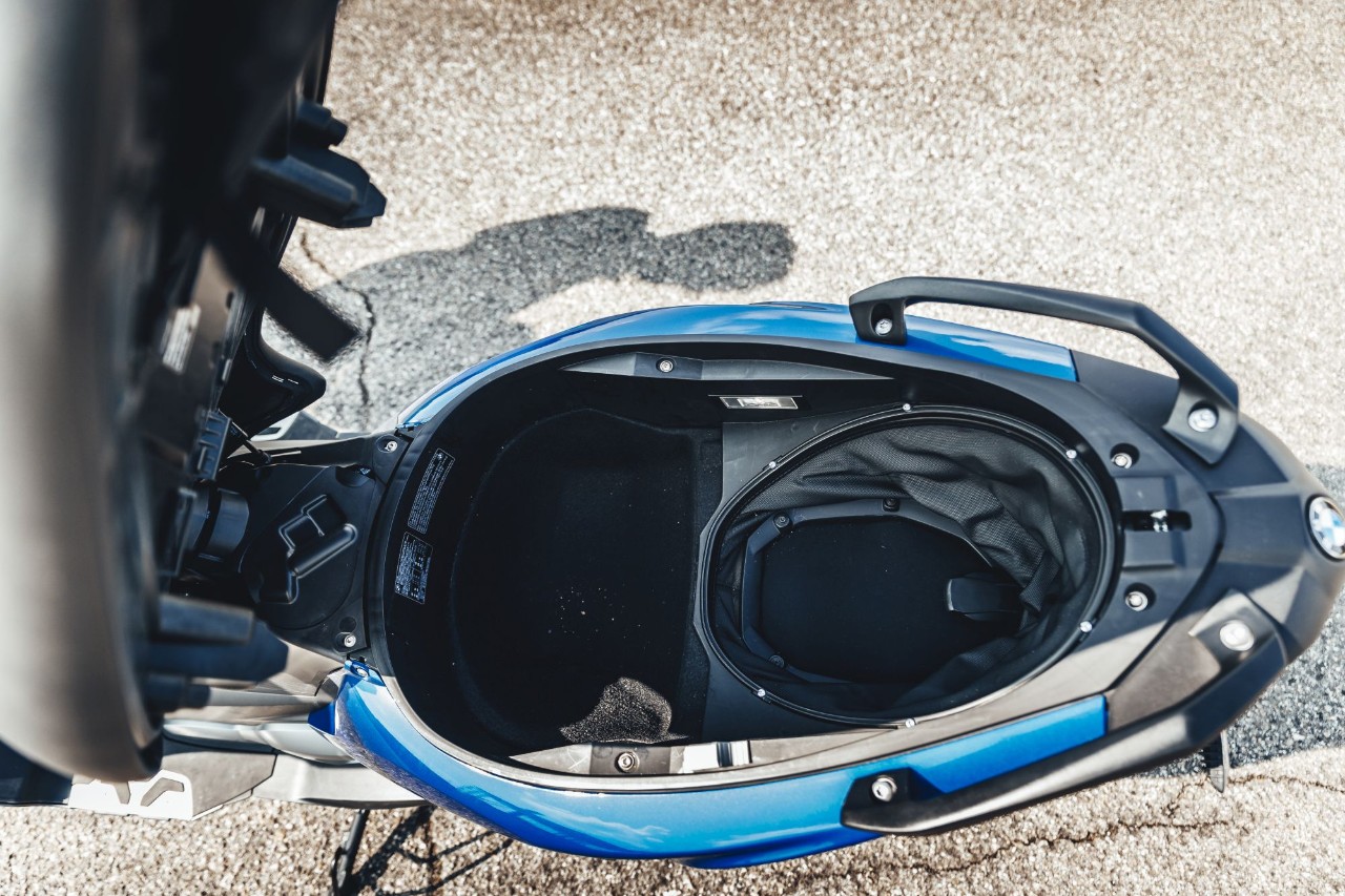 BMW C 650 Sport, Kymco AK 550, Yamaha TMAX 560 Tech Max: over the TOP!