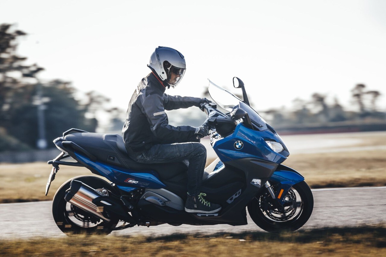 BMW C 650 Sport, Kymco AK 550, Yamaha TMAX 560 Tech Max: over the TOP!
