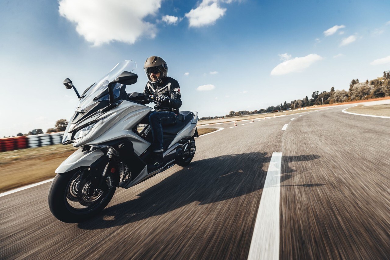 BMW C 650 Sport, Kymco AK 550, Yamaha TMAX 560 Tech Max: over the TOP!