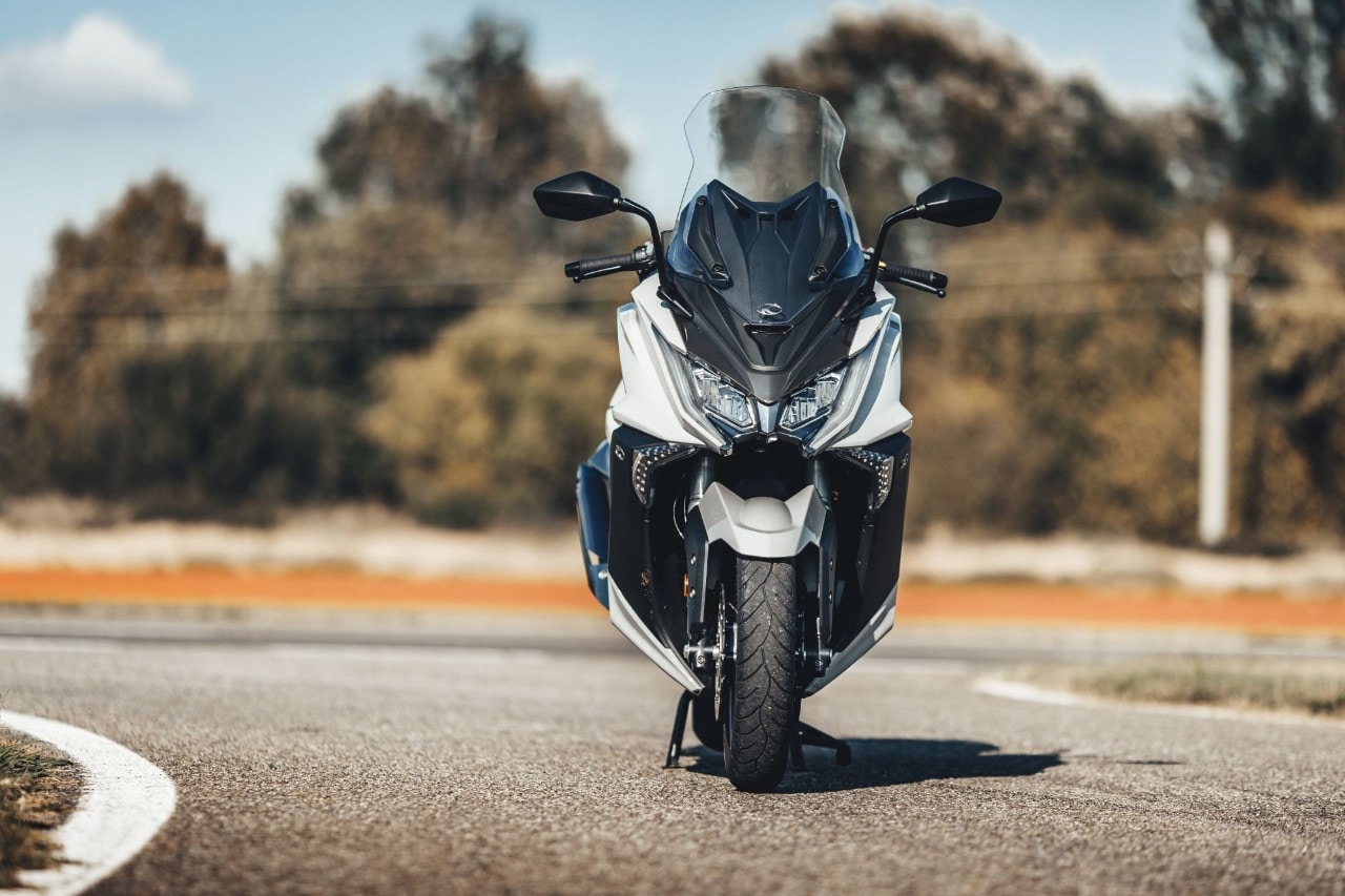 BMW C 650 Sport, Kymco AK 550, Yamaha TMAX 560 Tech Max: over the TOP!