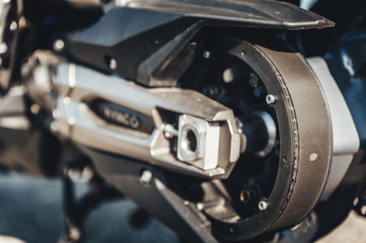 BMW C 650 Sport, Kymco AK 550, Yamaha TMAX 560 Tech Max: over the TOP!