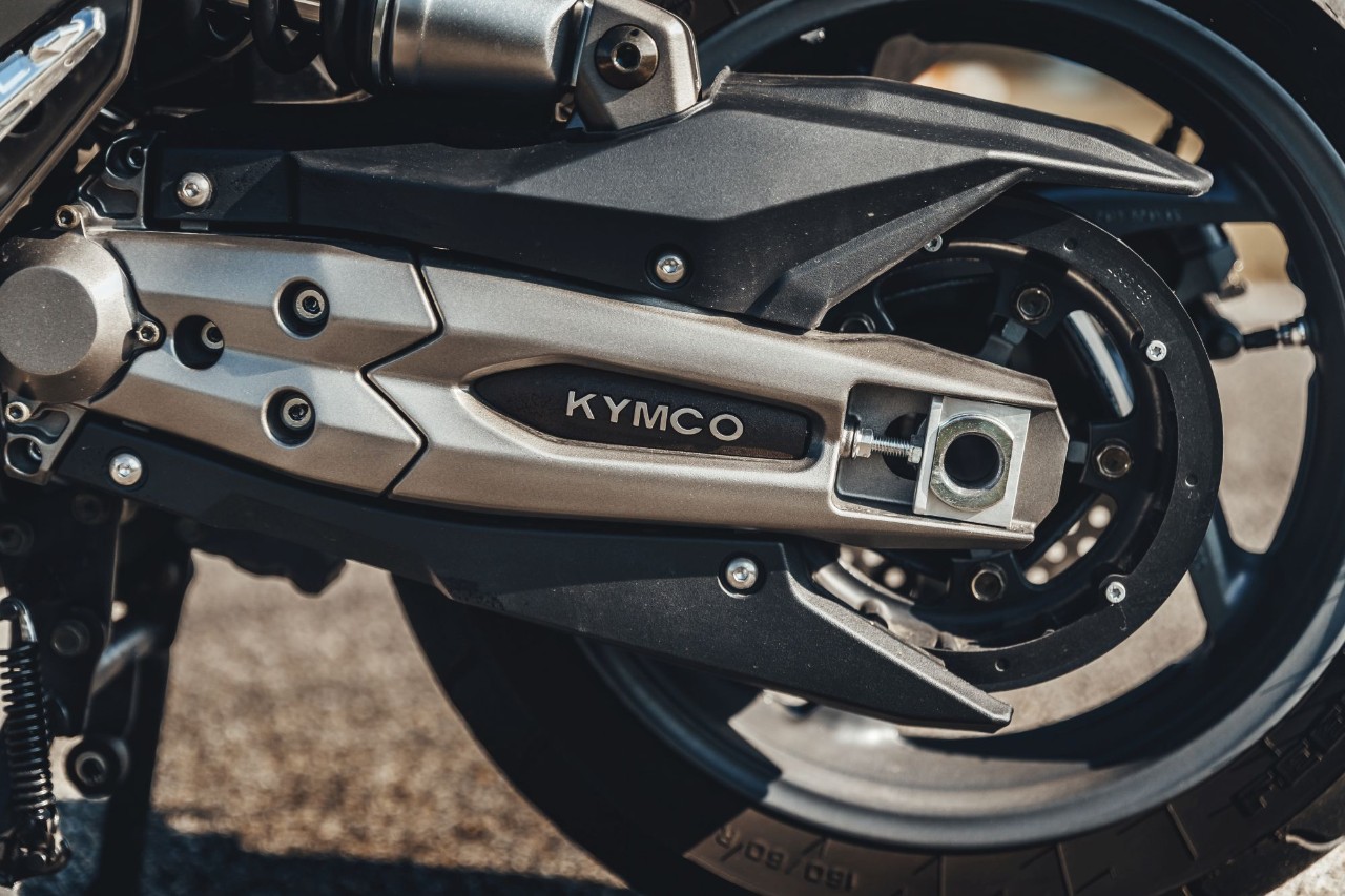 BMW C 650 Sport, Kymco AK 550, Yamaha TMAX 560 Tech Max: over the TOP!