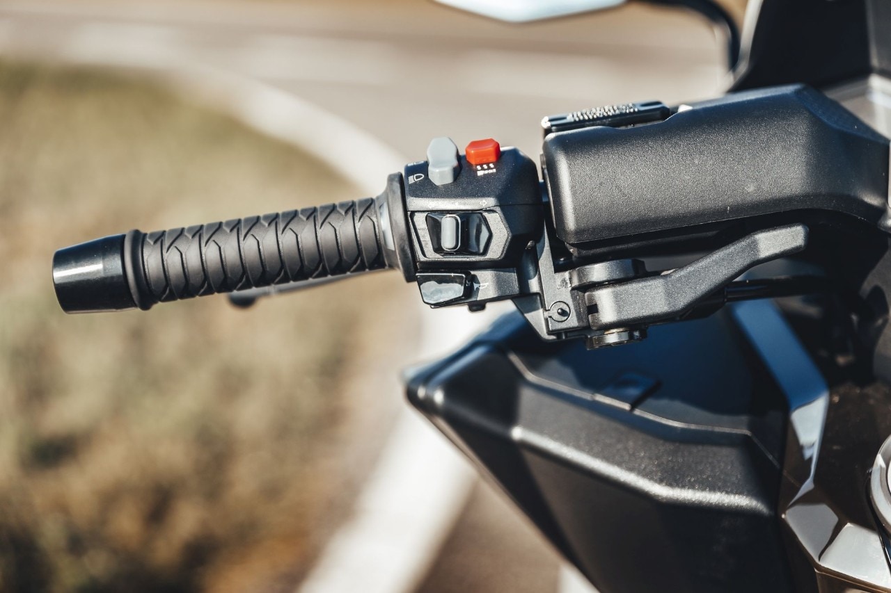 BMW C 650 Sport, Kymco AK 550, Yamaha TMAX 560 Tech Max: over the TOP!