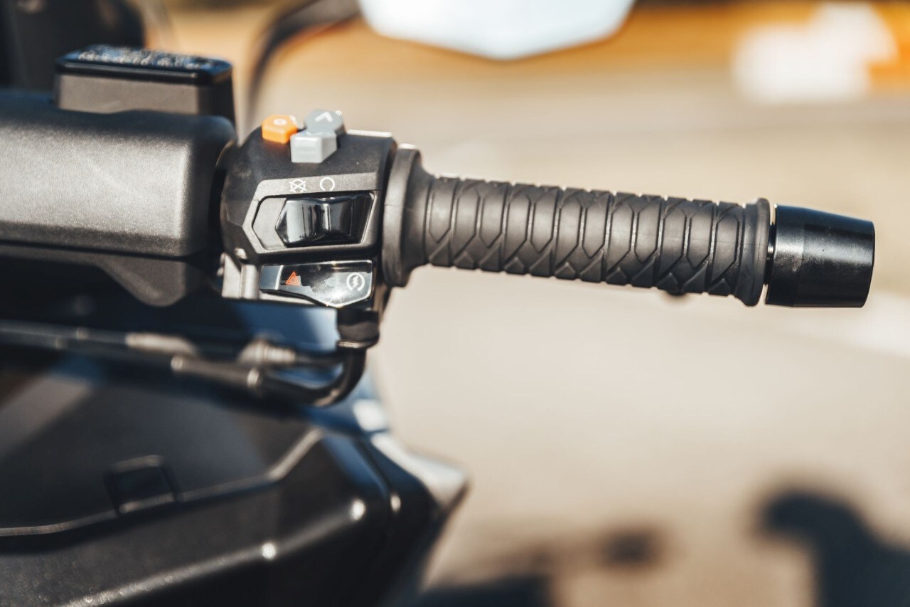 BMW C 650 Sport, Kymco AK 550, Yamaha TMAX 560 Tech Max: over the TOP!