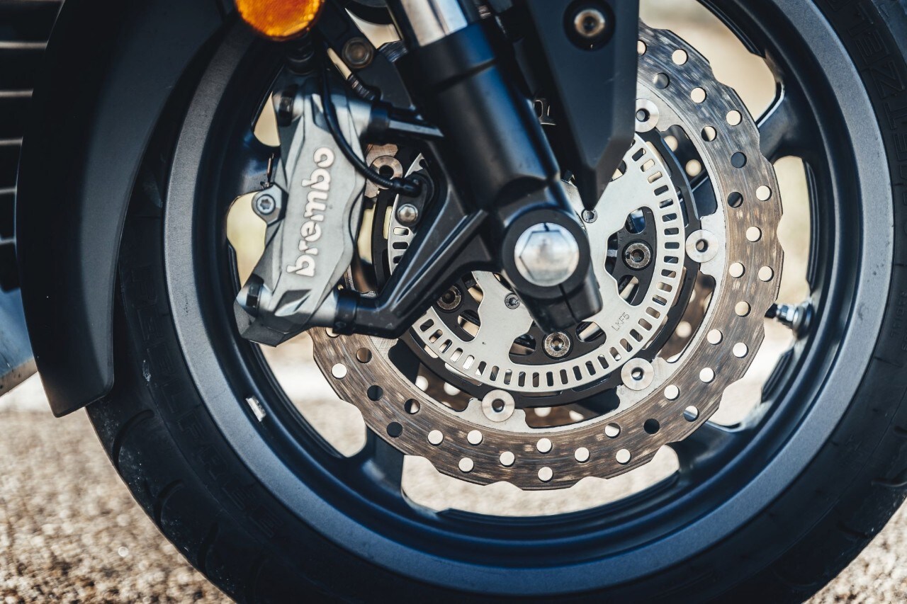 BMW C 650 Sport, Kymco AK 550, Yamaha TMAX 560 Tech Max: over the TOP!