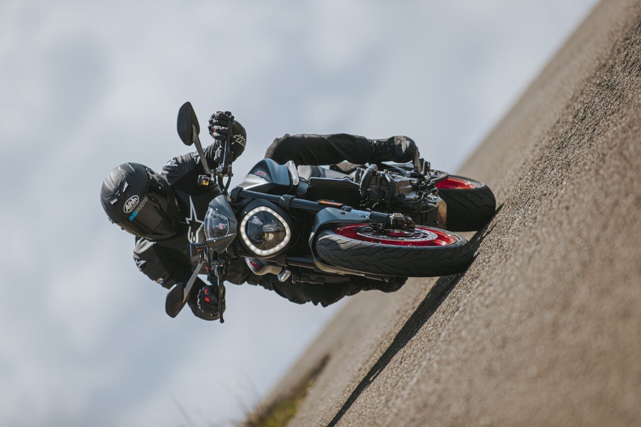 Ducati Monster, Yamaha MT-09 SP: compagne di giochi