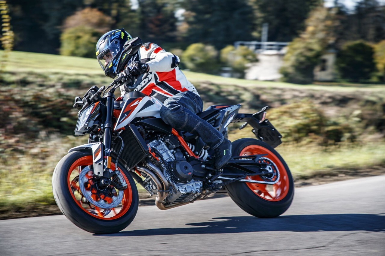 Comparativa naked (medie) sportive: KTM 890 Duke R, MV Agusta Brutale 800 RR SCS, Triumph Street Triple RS