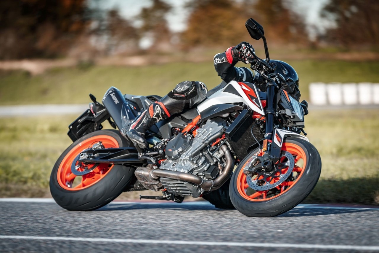 Comparativa naked (medie) sportive: KTM 890 Duke R, MV Agusta Brutale 800 RR SCS, Triumph Street Triple RS