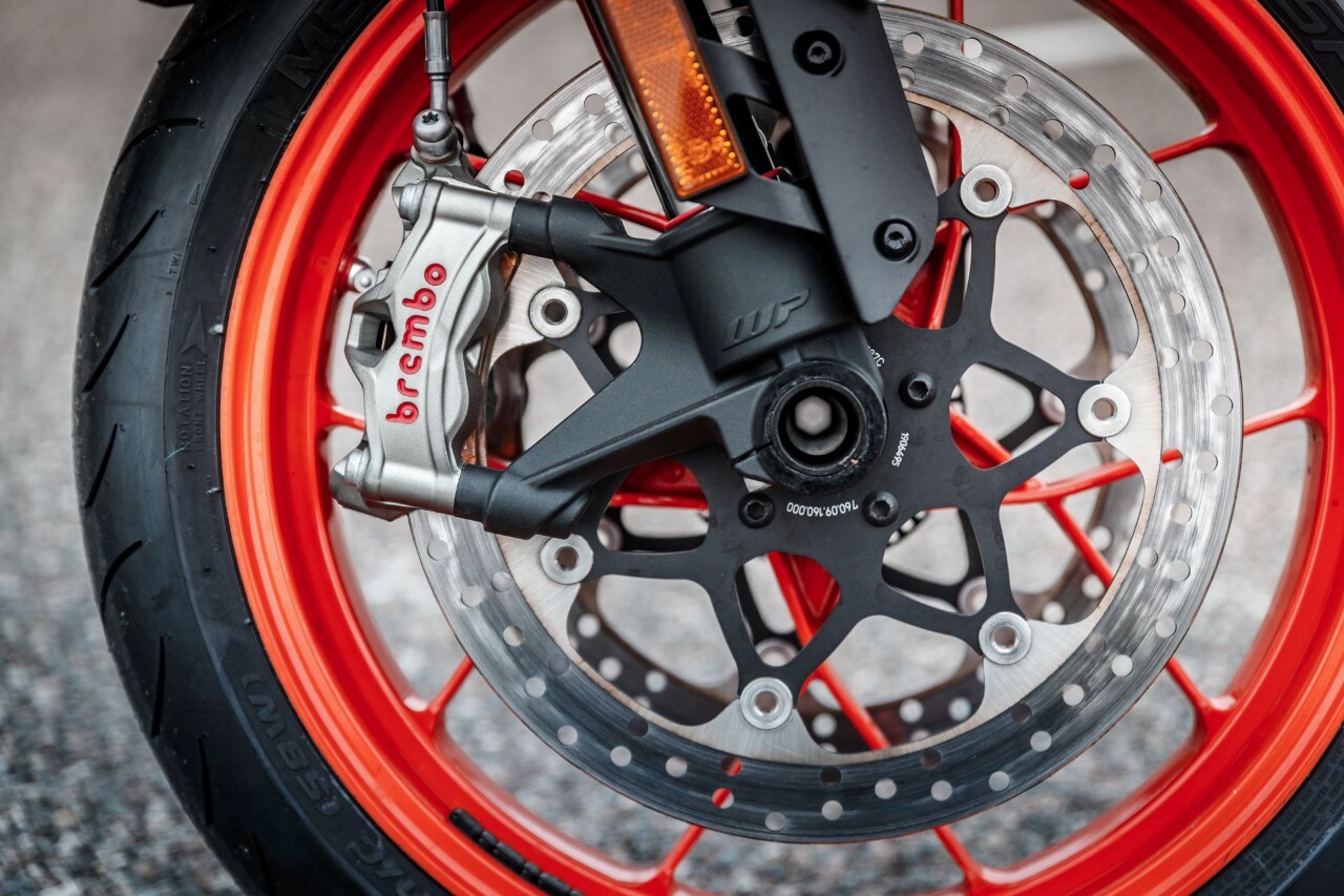 Comparativa naked (medie) sportive: KTM 890 Duke R, MV Agusta Brutale 800 RR SCS, Triumph Street Triple RS