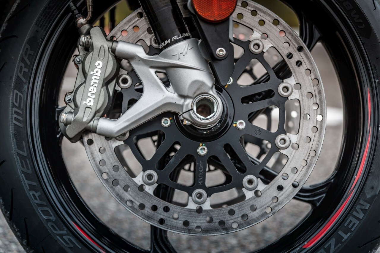 Comparativa naked (medie) sportive: KTM 890 Duke R, MV Agusta Brutale 800 RR SCS, Triumph Street Triple RS