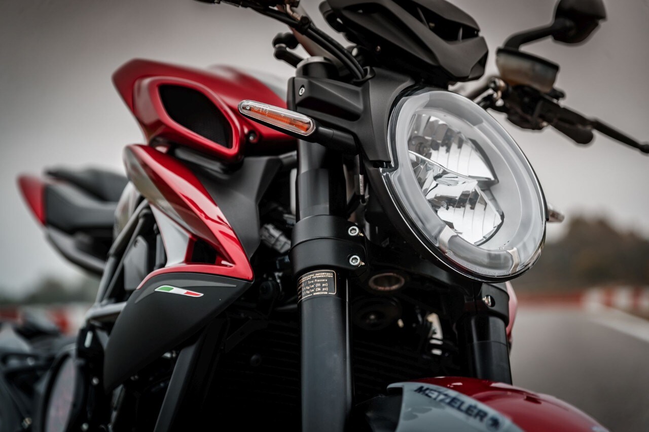 Comparativa naked (medie) sportive: KTM 890 Duke R, MV Agusta Brutale 800 RR SCS, Triumph Street Triple RS