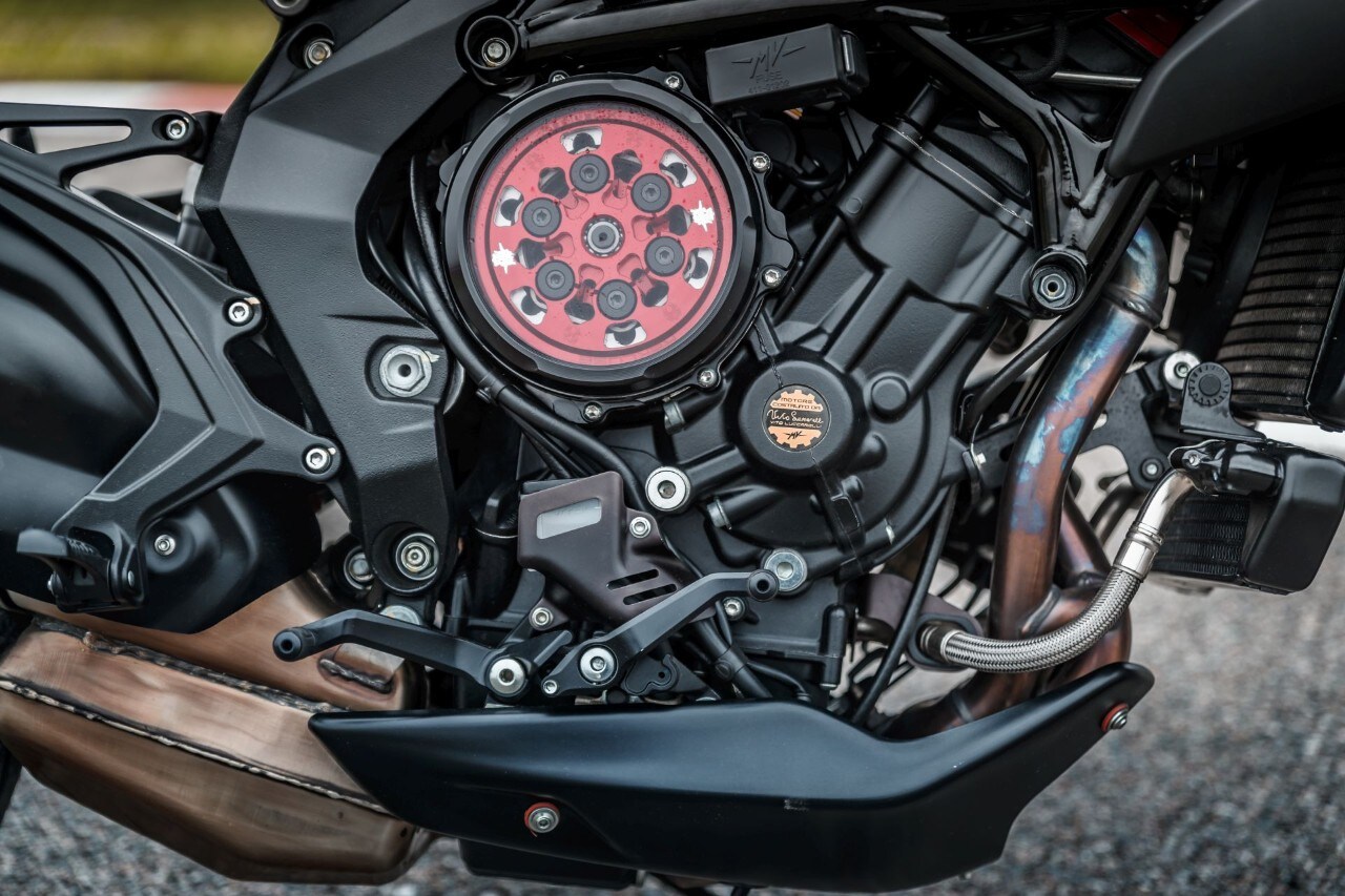 Comparativa naked (medie) sportive: KTM 890 Duke R, MV Agusta Brutale 800 RR SCS, Triumph Street Triple RS