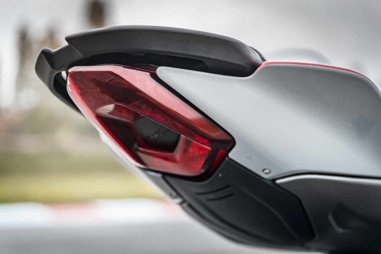 Comparativa naked (medie) sportive: KTM 890 Duke R, MV Agusta Brutale 800 RR SCS, Triumph Street Triple RS