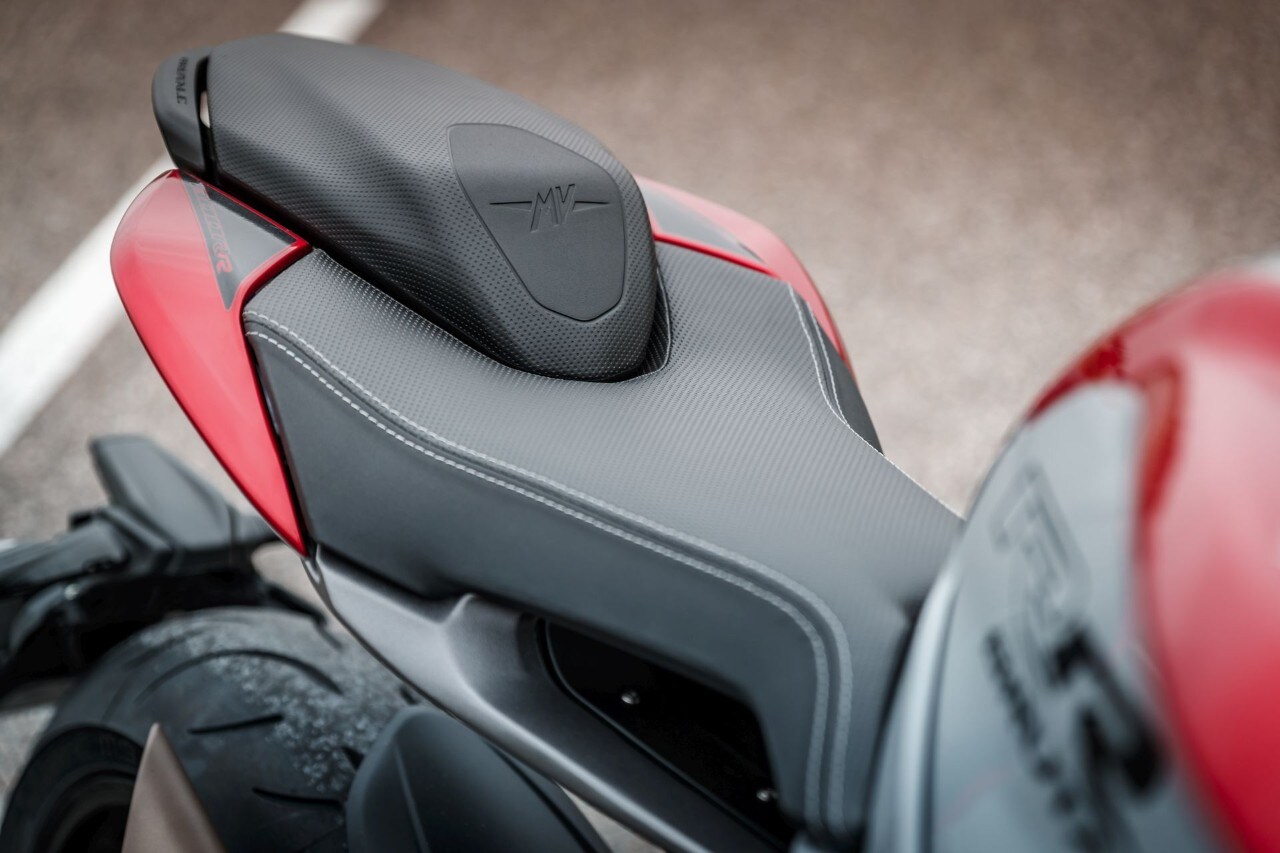 Comparativa naked (medie) sportive: KTM 890 Duke R, MV Agusta Brutale 800 RR SCS, Triumph Street Triple RS