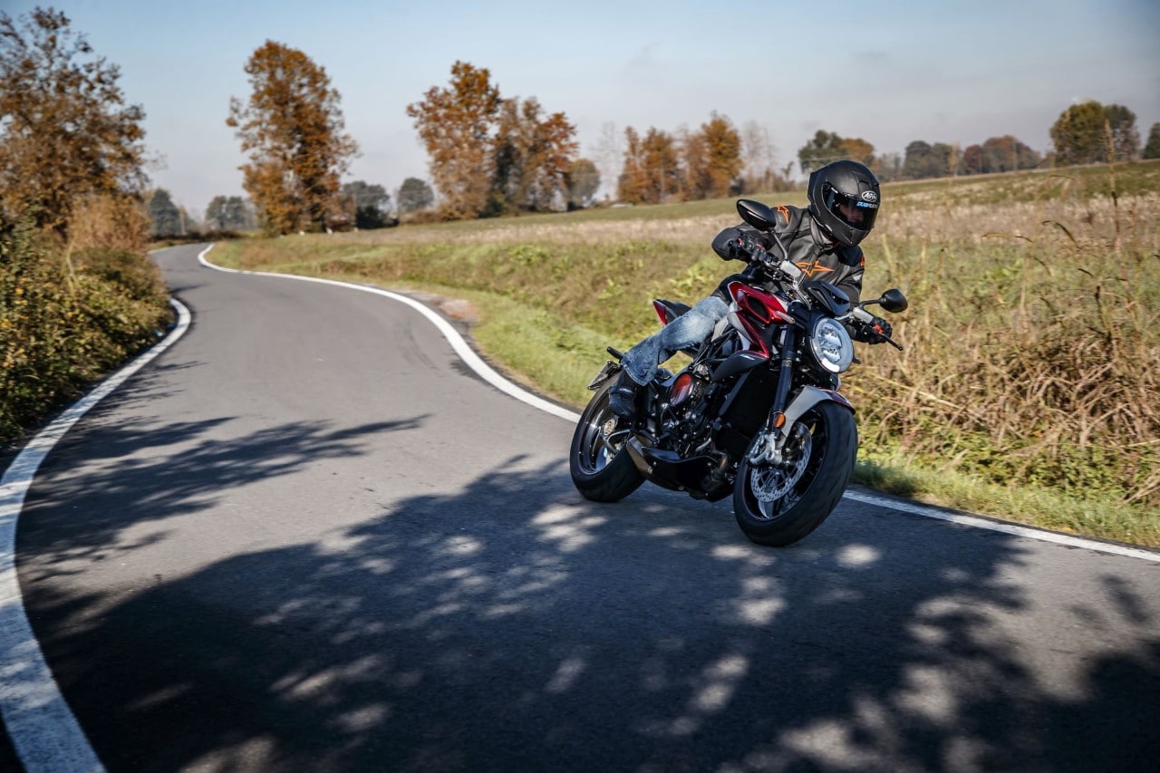 Comparativa naked (medie) sportive: KTM 890 Duke R, MV Agusta Brutale 800 RR SCS, Triumph Street Triple RS