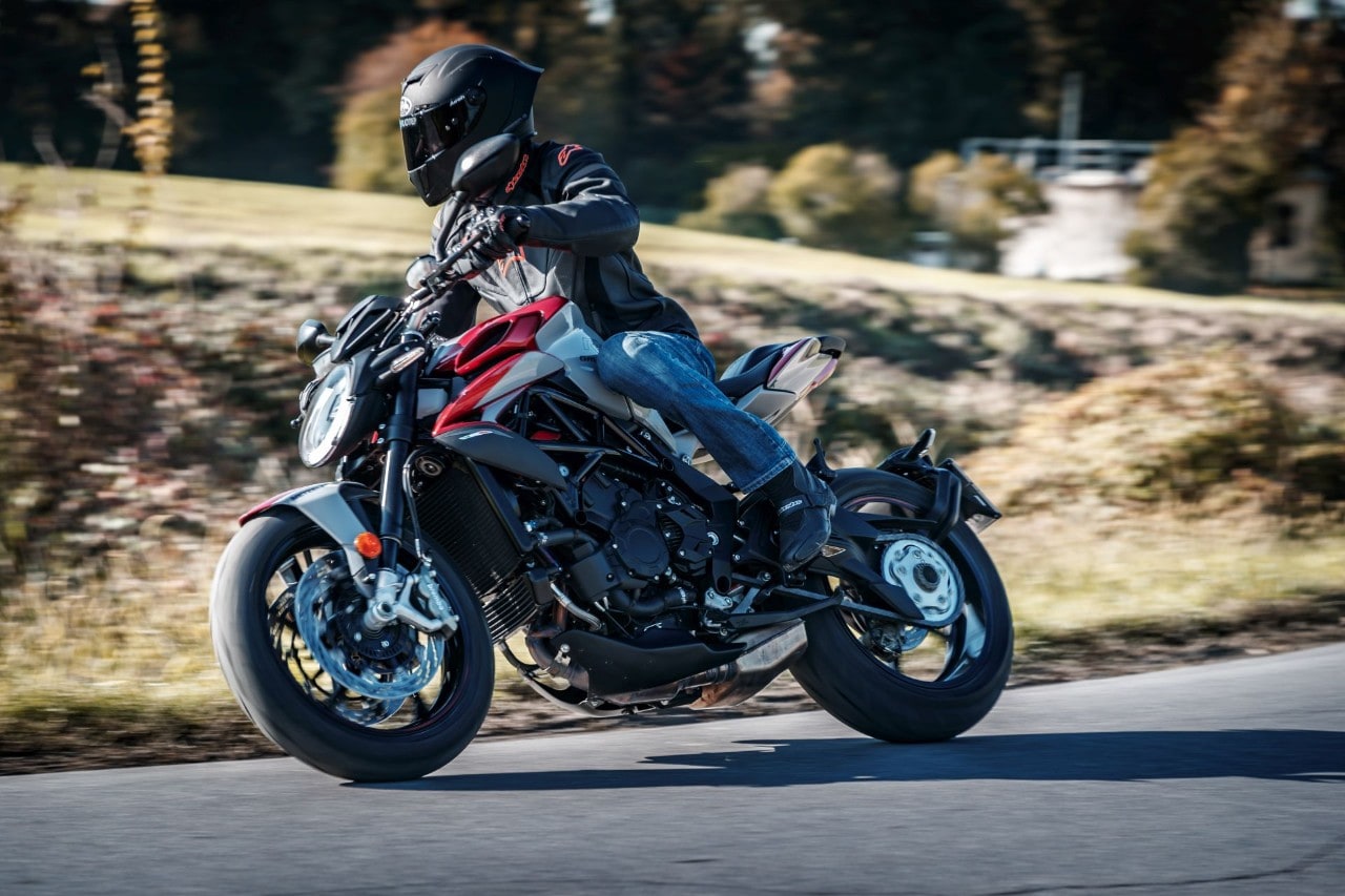 Comparativa naked (medie) sportive: KTM 890 Duke R, MV Agusta Brutale 800 RR SCS, Triumph Street Triple RS