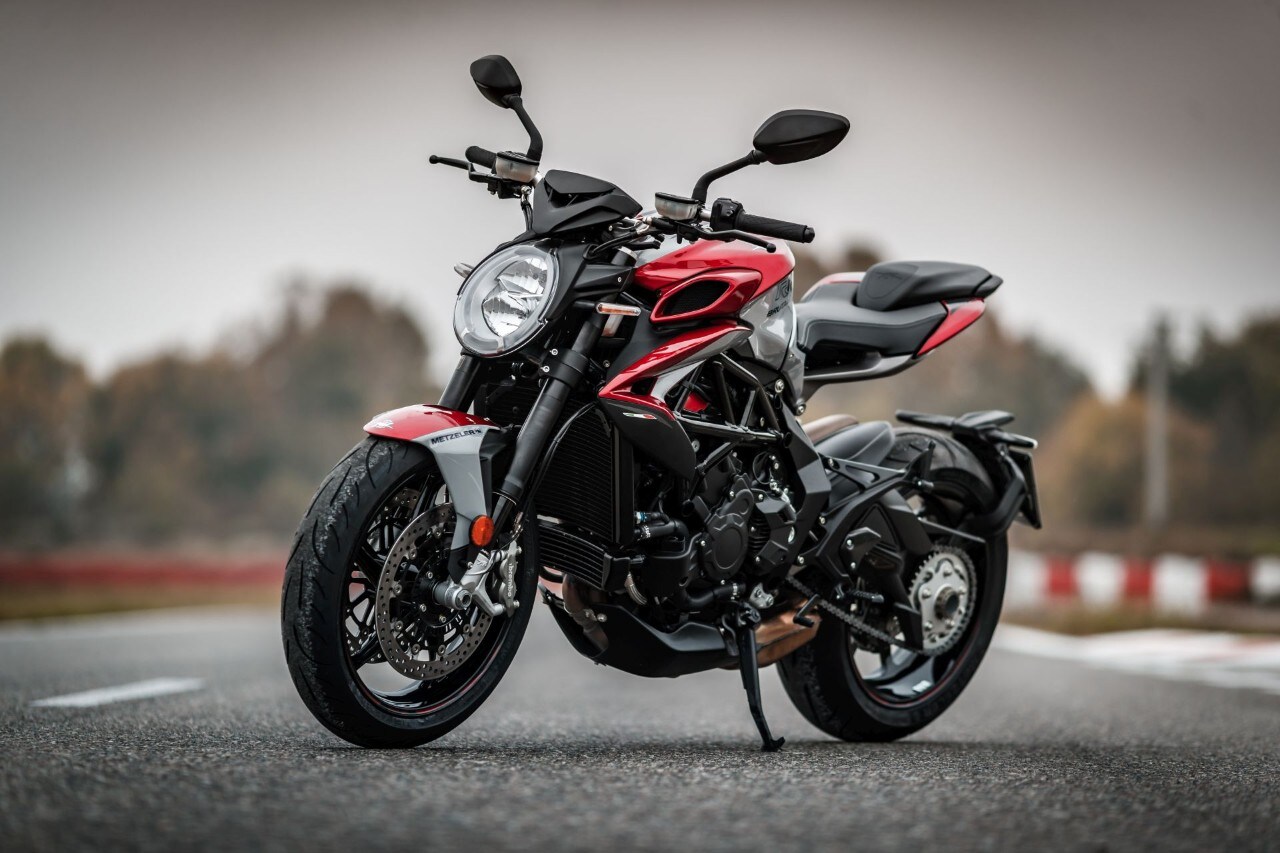 Comparativa naked (medie) sportive: KTM 890 Duke R, MV Agusta Brutale 800 RR SCS, Triumph Street Triple RS