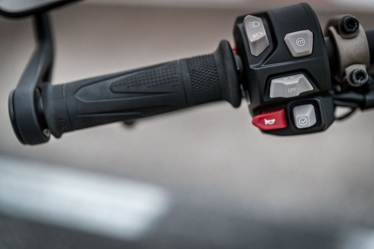 Comparativa naked (medie) sportive: KTM 890 Duke R, MV Agusta Brutale 800 RR SCS, Triumph Street Triple RS