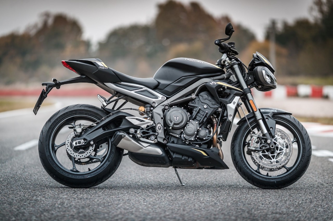 Comparativa naked (medie) sportive: KTM 890 Duke R, MV Agusta Brutale 800 RR SCS, Triumph Street Triple RS