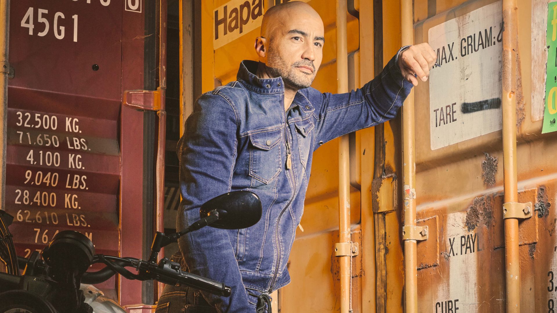 Completo Hunky by Segura: la rivoluzione del Denim nell'abbigliamento motociclistico