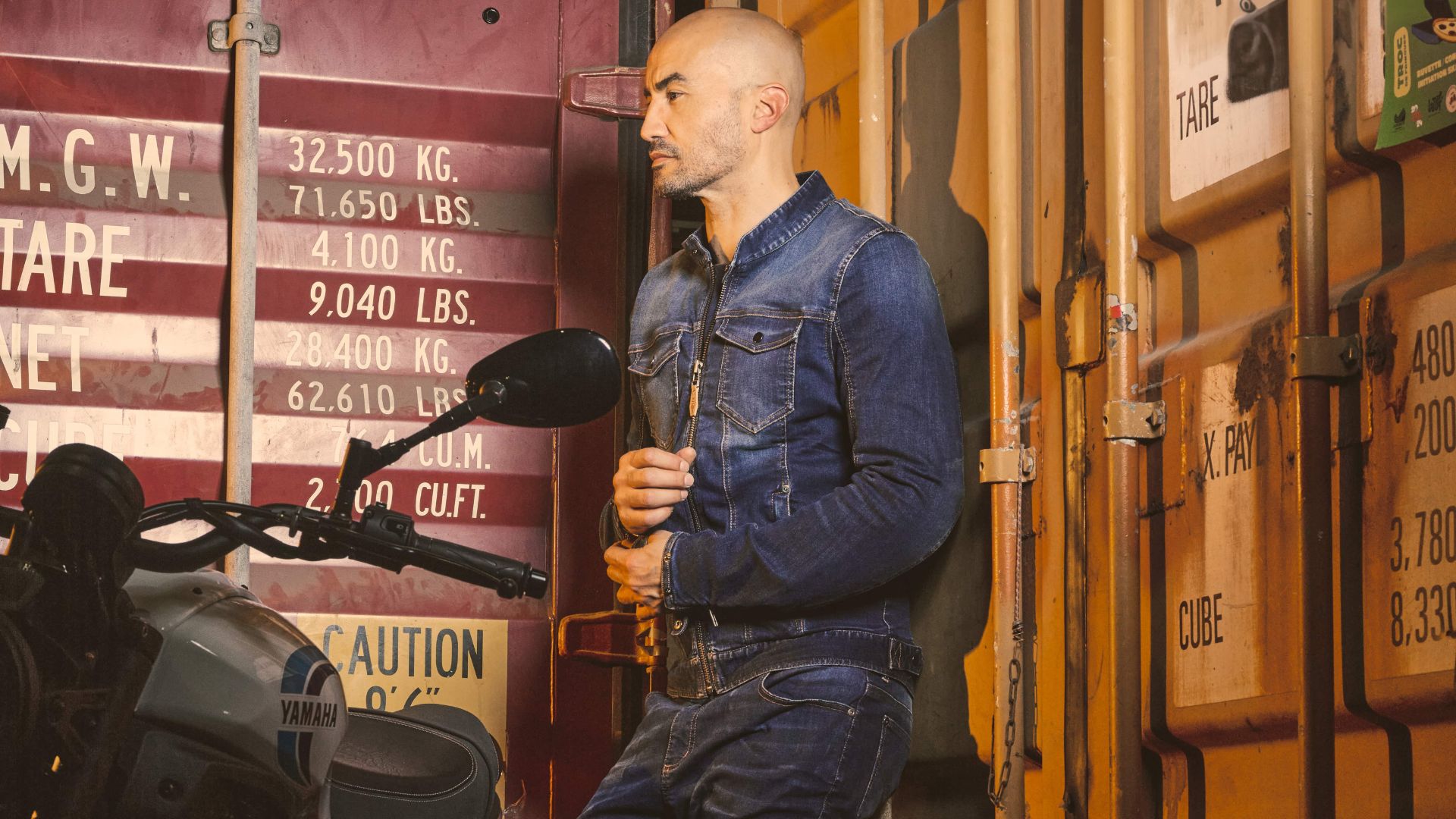 Completo Hunky by Segura: la rivoluzione del Denim nell'abbigliamento motociclistico