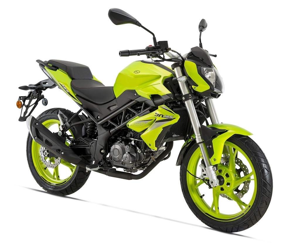 <div class='descrGalleryText'><p>Per il 2021 Benelli presenta BN 125, ora omologata Euro 5, naked dal look grintoso,&nbsp;ideale per chi si trova alle prime armi, ma anche per tutti coloro che hanno sempre&nbsp;desiderato una due ruote facile e dinamica, perfetta sia per gli spostamenti casa-ufficio che per divertirsi tra le curve.</p>
</div>