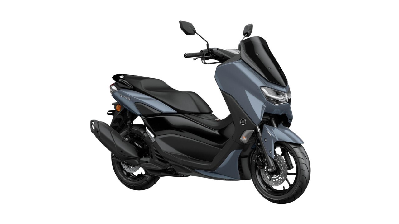 <div class='descrGalleryTitle'>MOTORE EURO 5</div><div class='descrGalleryText'><p>Il <b>motore monocilindrico da 125 cc a 4 tempi</b> e 4 valvole raffreddato a liquido dell'NMAX è stato realizzato utilizzando la tecnologia Blue Core di Yamaha. La tecnologia Variable Valve Actuation (VVA) del motore da 125 cc è una delle tecnologie Blue Core e presenta un albero a camme composto da due profili di camma, uno ideale per i regimi bassi e medi e uno ideale per i regimi elevati. Il sistema VVA alterna automaticamente tra le due camme, al fine di ottenere le più efficienti caratteristiche di combustione, garantendo prestazioni vivaci e livelli elevati di efficienza del motore, che è anche&nbsp;dotato di tecnologia <b>start &amp; stop</b>.</p>
</div>