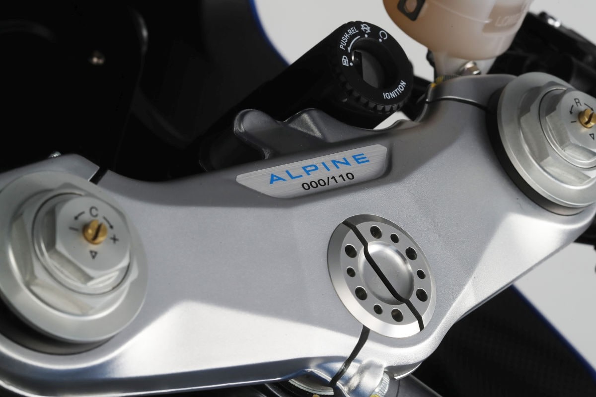 MV Agusta Superveloce Alpine: due icone della velocità si incontrano