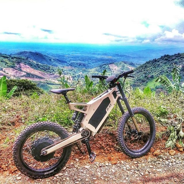 C-Creative (di Giovanni Castiglioni) con Stealth Electric Bikes