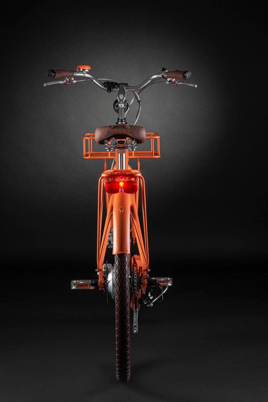 La RUE by MBM, sembra una classica bici da città, ma sotto sotto è un’e-bike