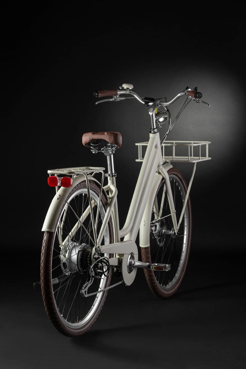 La RUE by MBM, sembra una classica bici da città, ma sotto sotto è un’e-bike