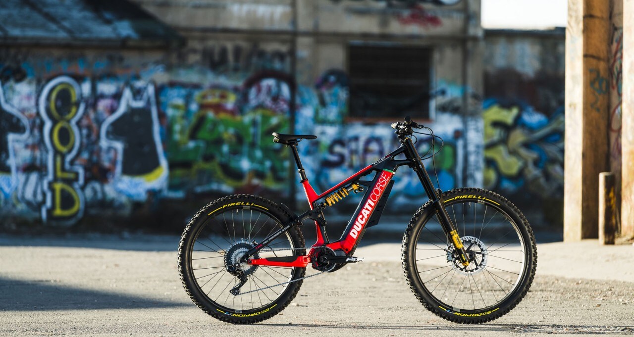 Nuove e-bike Ducati 2022, c’è anche la Futa da strada