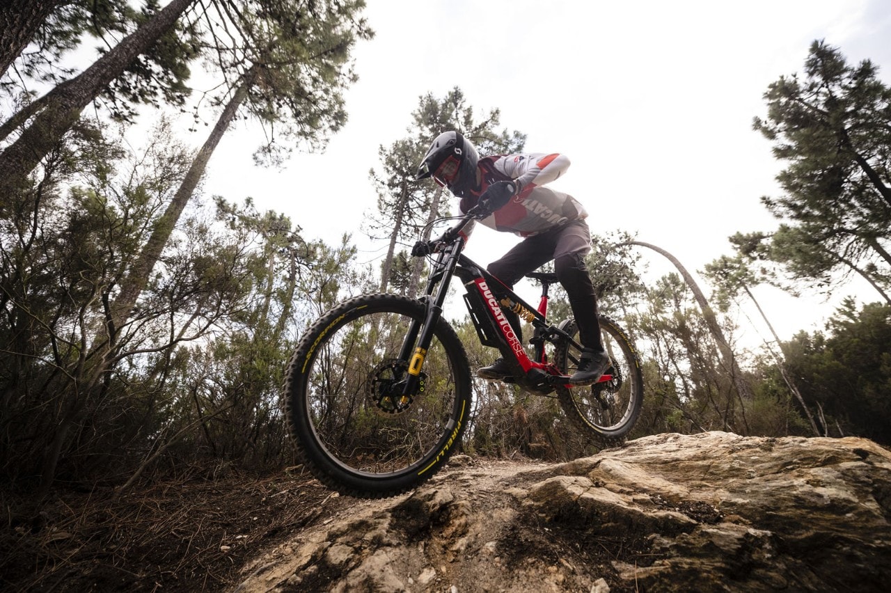 Nuove e-bike Ducati 2022, c’è anche la Futa da strada