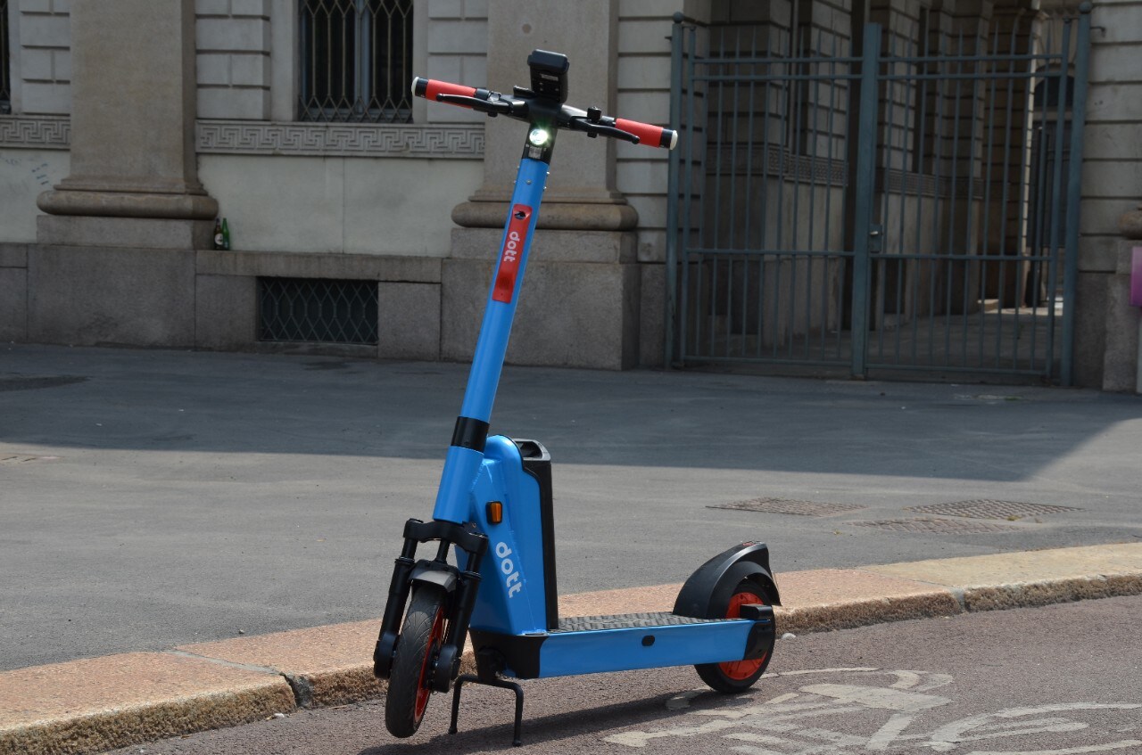 I NUOVI monopattini Dott arrivano a Milano