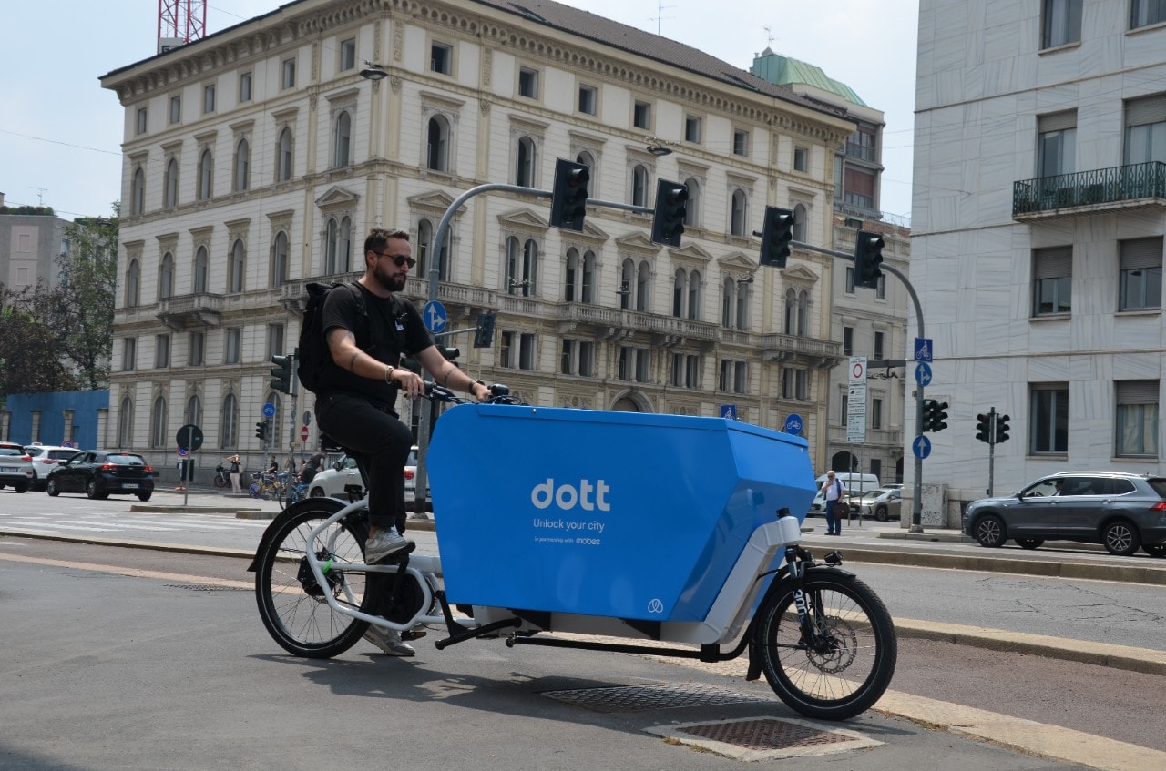 I NUOVI monopattini Dott arrivano a Milano