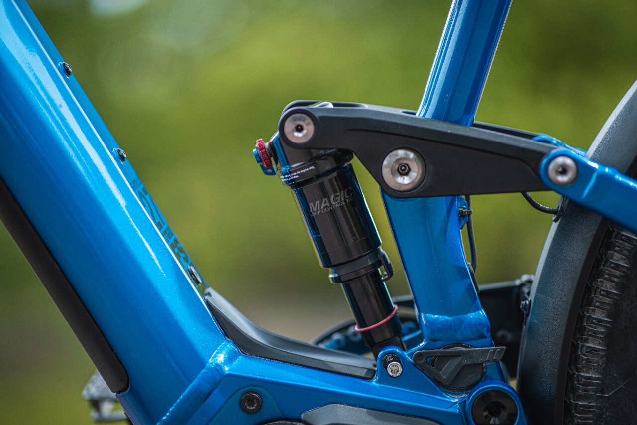 Moustache Samedi 27 Xroad FS 3: la e-trekking per tutti i giorni