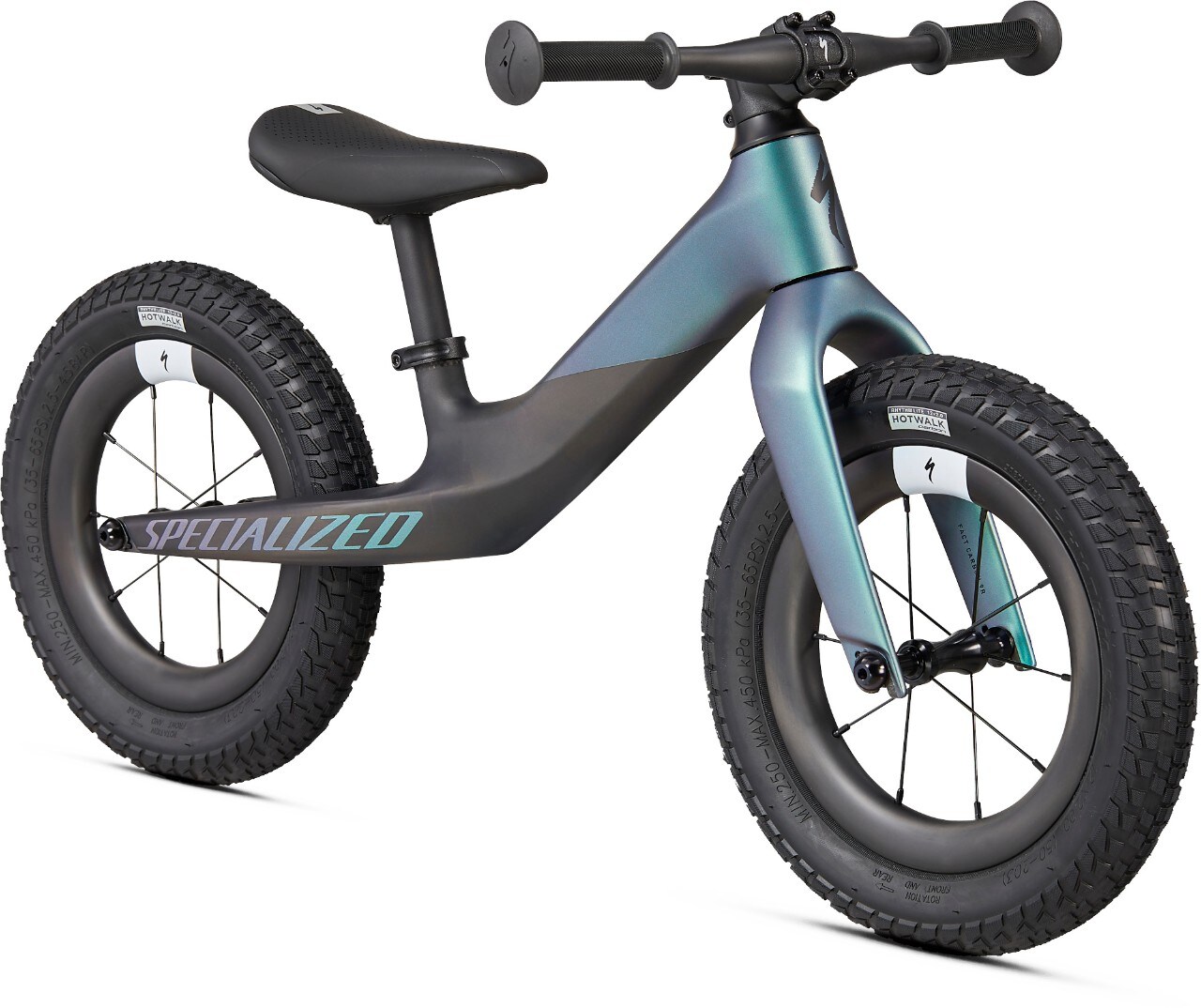 <div class='descrGalleryTitle'>Hotwalk Carbon</div><div class='descrGalleryText'><p>Per i più piccoli non mancano soluzioni all’avanguardia. La Hotwalk Carbon è la bici a spinta pensata per i primi passi sulle due ruote e offre il massimo della facilità grazie al suo<b> telaio realizzato in fibra di carbonio</b> che la rende leggera.</p>
<p>Il prezzo della Hotwalk scende <b>dai 1.150 euro di listino a 600 euro</b> tramite la promozione. Le caratteristiche sono disponibili sul sito.</p>
</div>