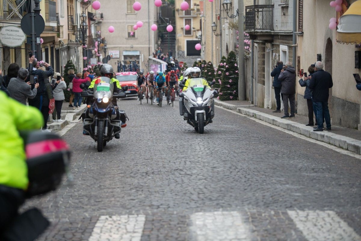 Il Giro d'Italia visto da un motociclista