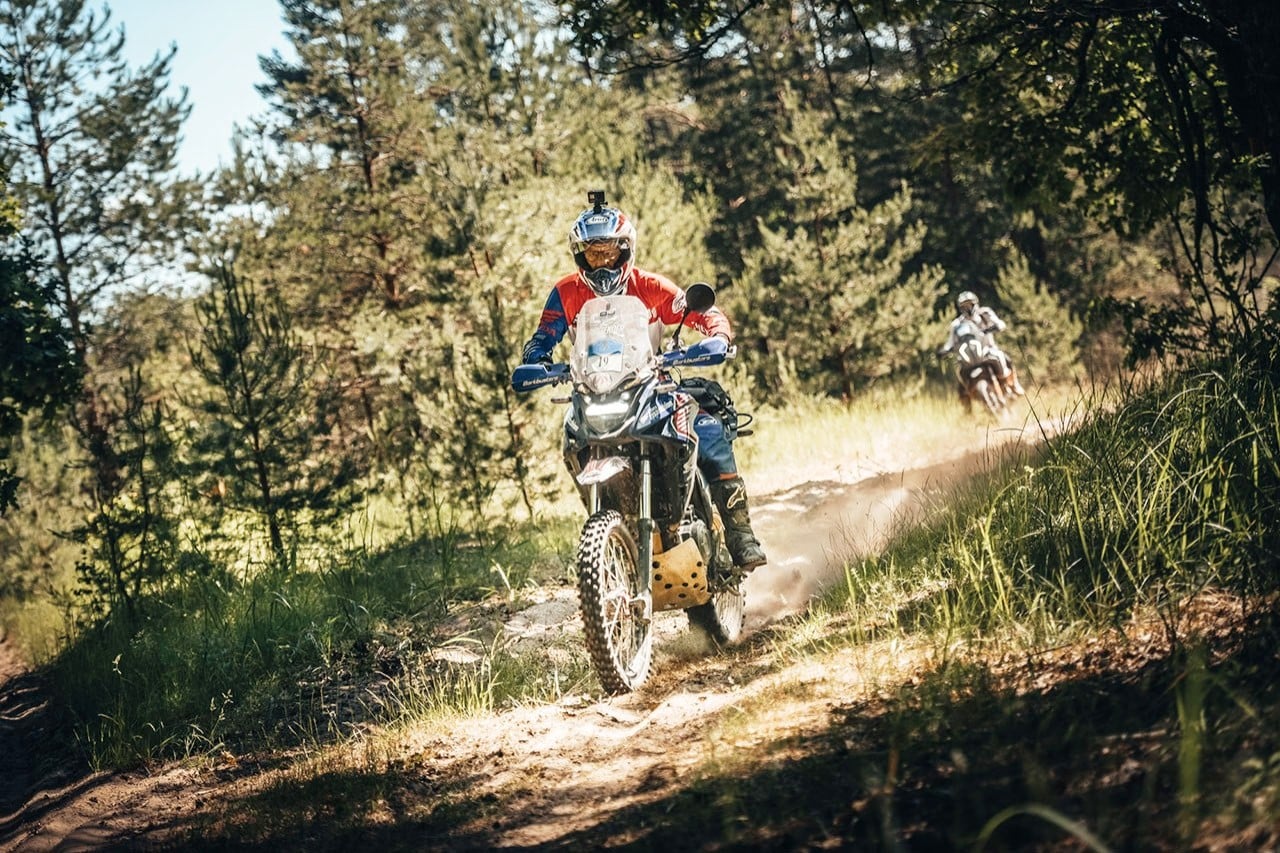 Renato Zocchi e la Honda CB500X sul podio della Gibraltar Race 2022