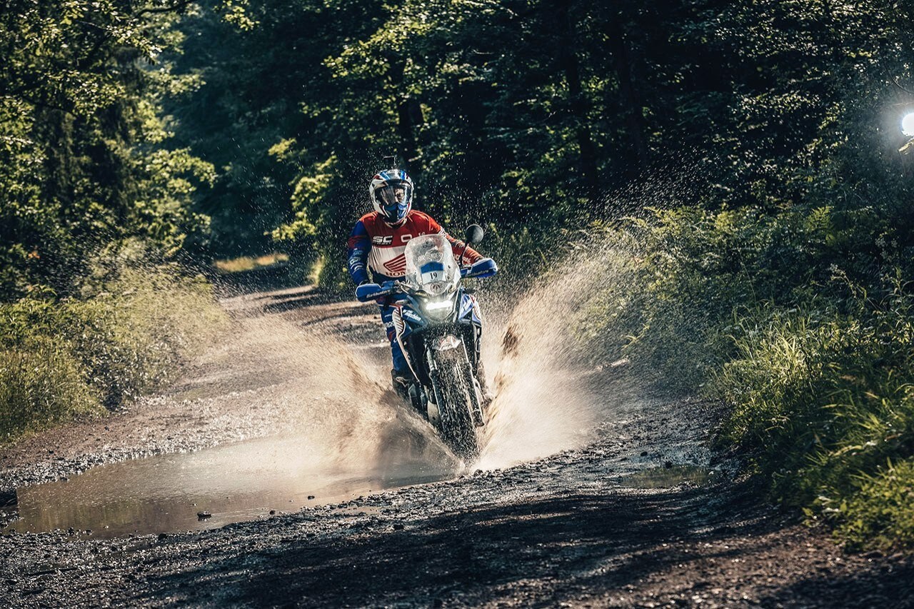 Renato Zocchi e la Honda CB500X sul podio della Gibraltar Race 2022