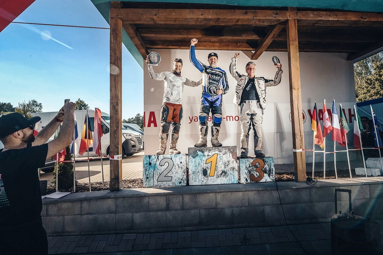 Renato Zocchi e la Honda CB500X sul podio della Gibraltar Race 2022