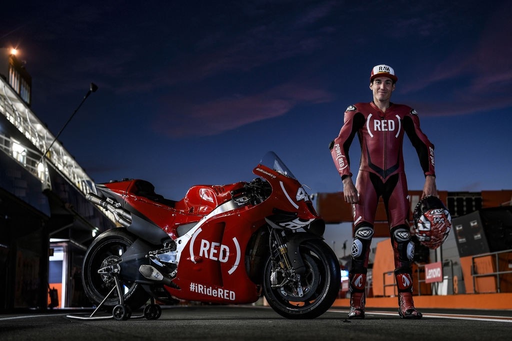 Aprilia è tornata a vestirsi di (Red) per il GP di Valencia