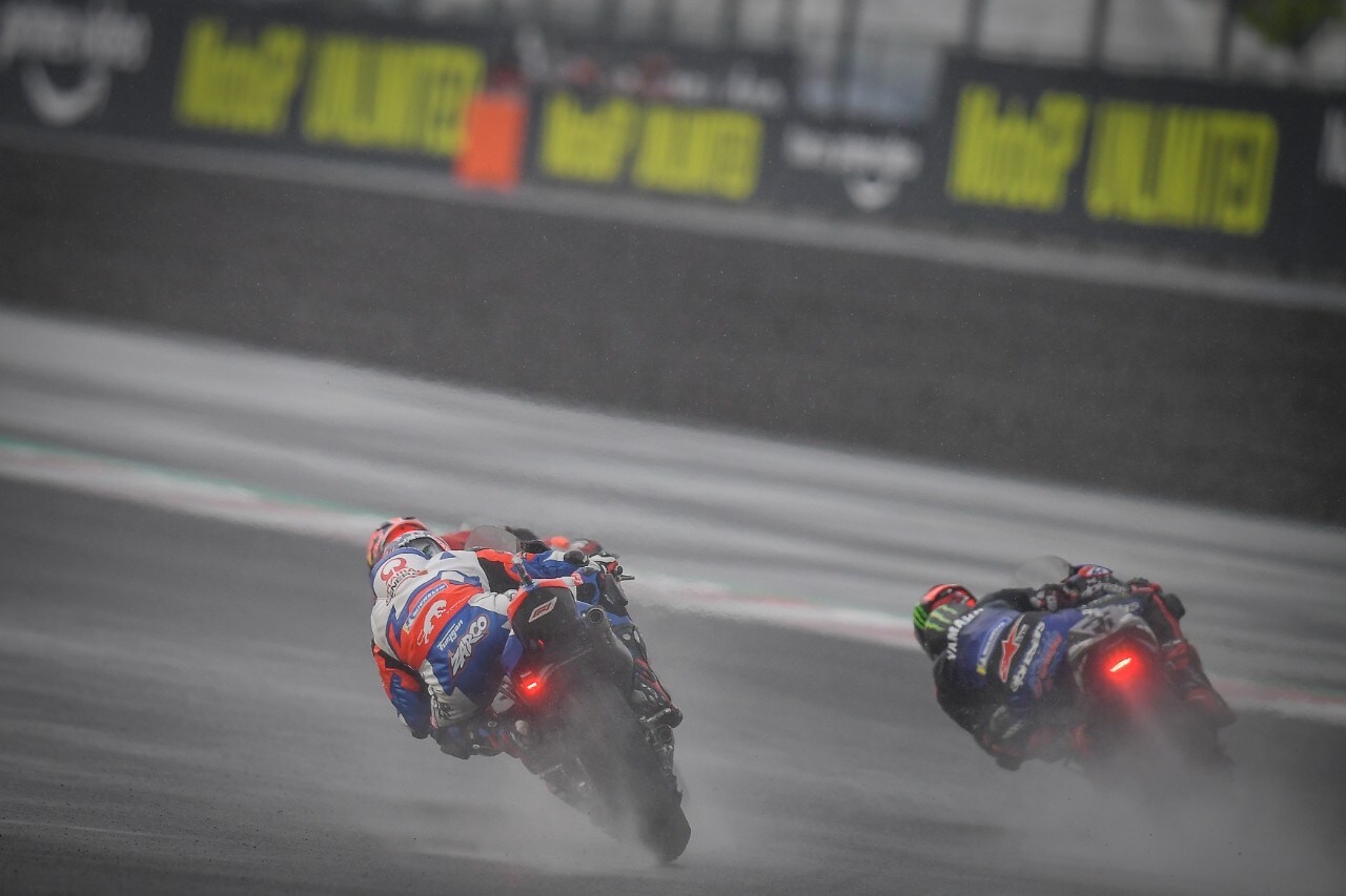 MotoGP Indonesia: vince Oliveira. Paura per Marquez: grave incidente nel warm up 