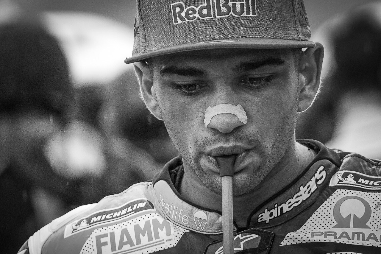 MotoGP Indonesia: vince Oliveira. Paura per Marquez: grave incidente nel warm up 