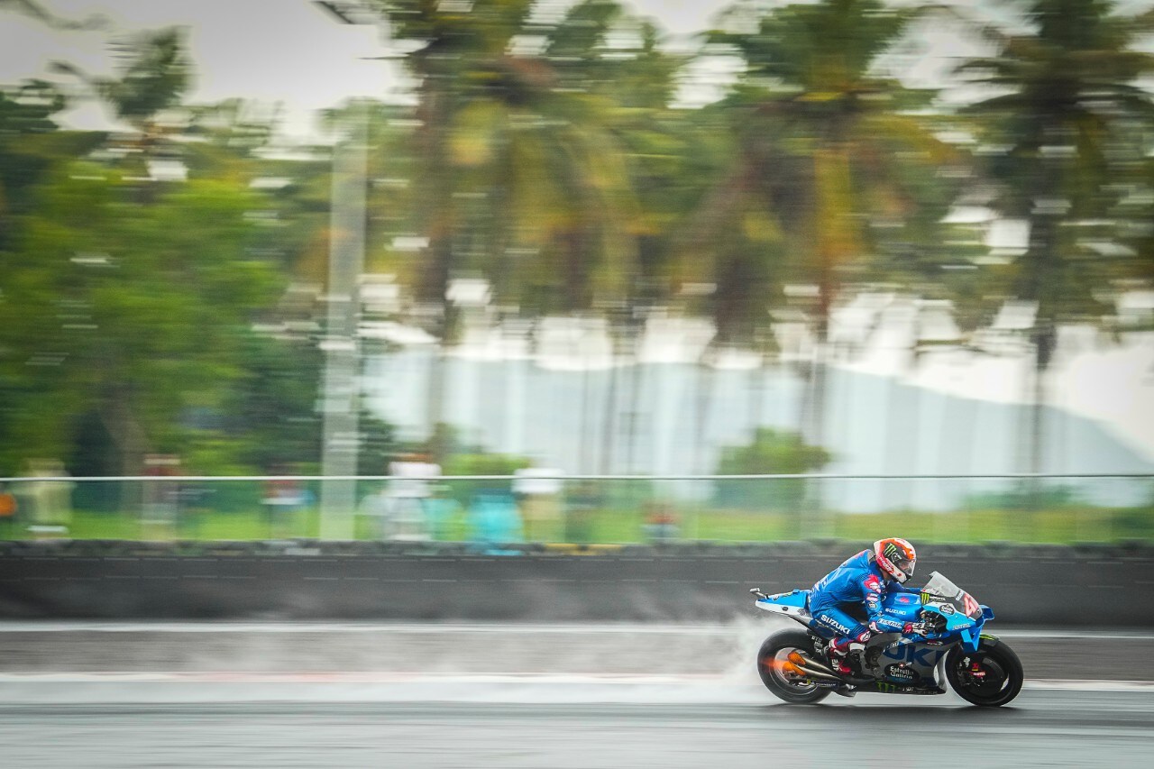 MotoGP Indonesia: vince Oliveira. Paura per Marquez: grave incidente nel warm up 