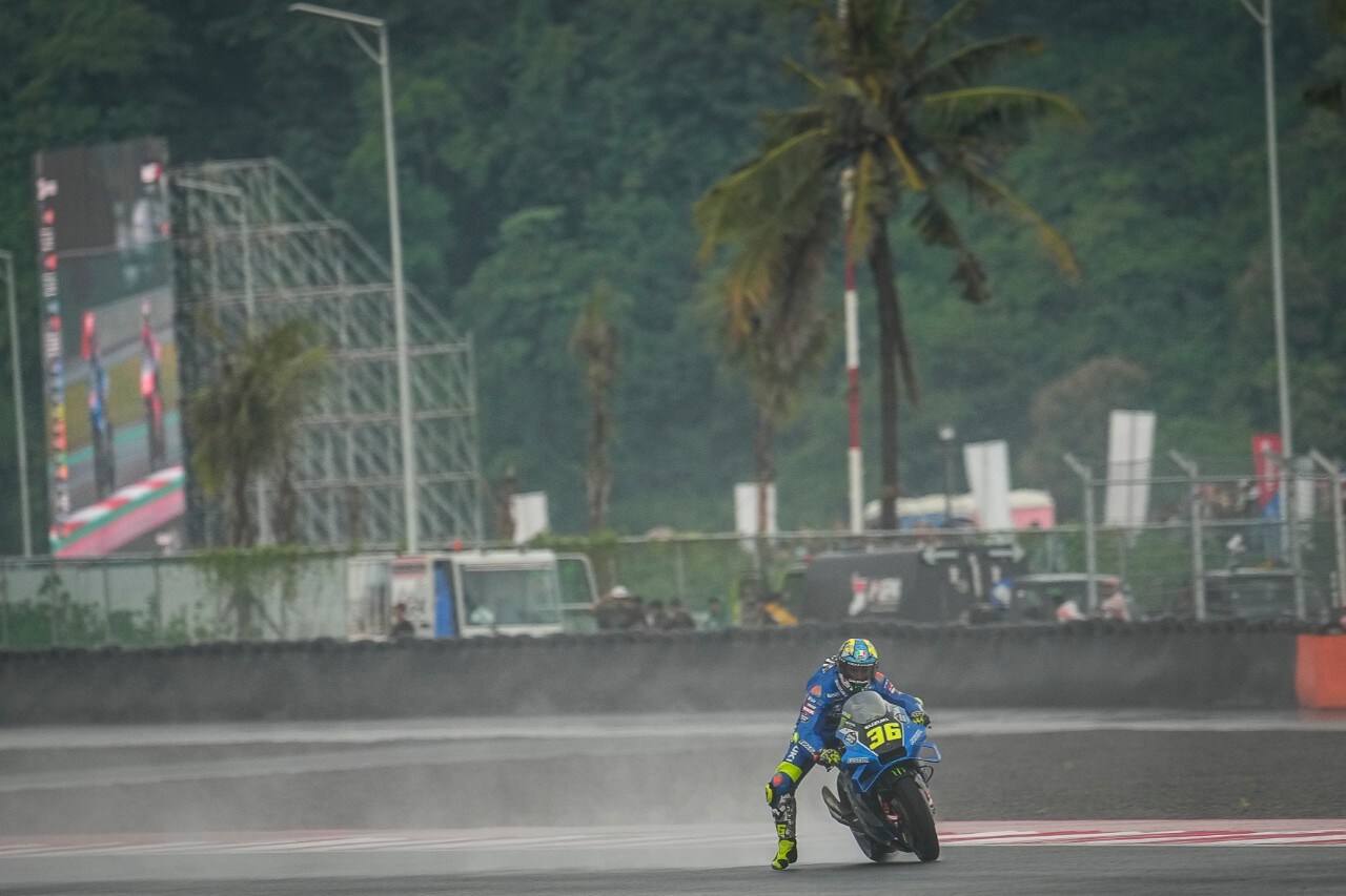 MotoGP Indonesia: vince Oliveira. Paura per Marquez: grave incidente nel warm up 