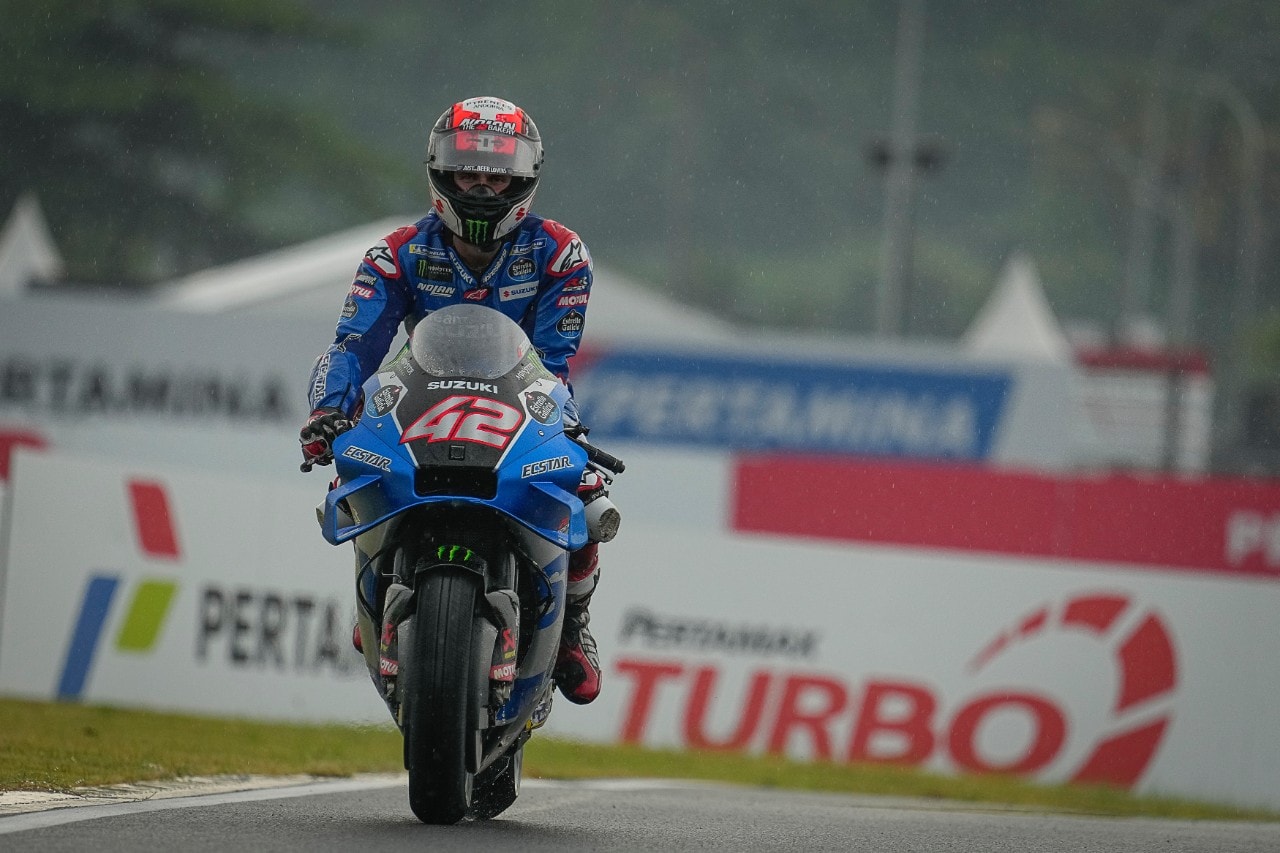 MotoGP Indonesia: vince Oliveira. Paura per Marquez: grave incidente nel warm up 
