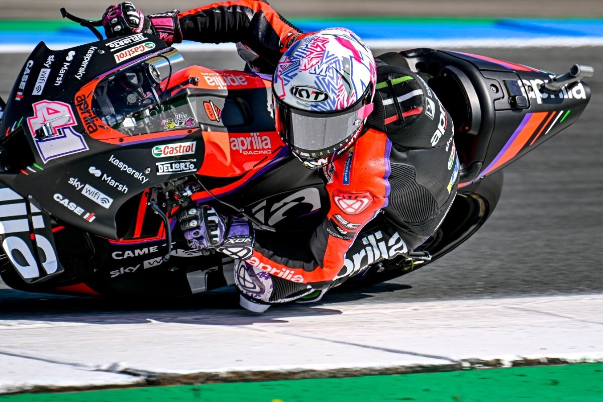 Misano si colora di... Aprilia 