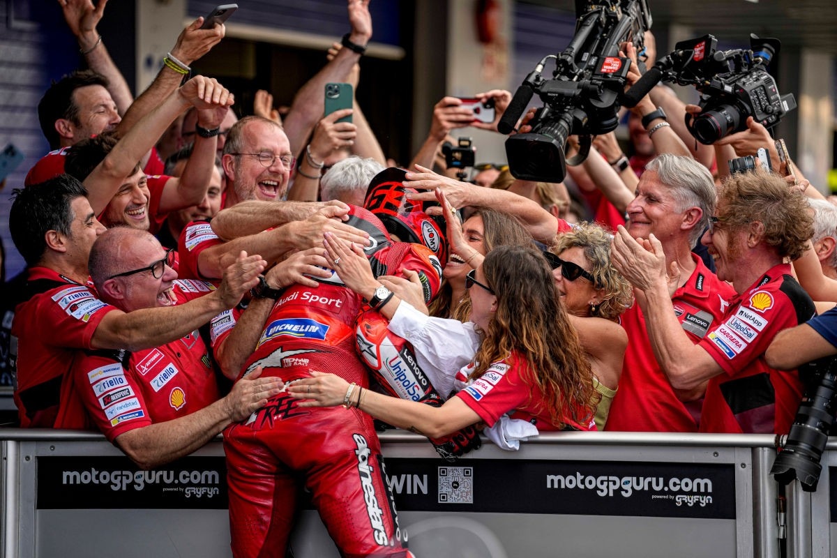 Bagnaia infila Binder ed è il re di Jerez