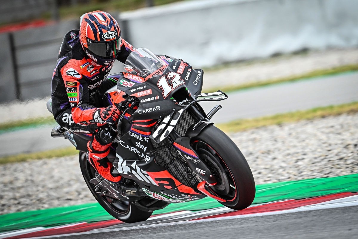 In Catalogna è doppietta Aprilia. Paura per Bagnaia, travolto da Binder 